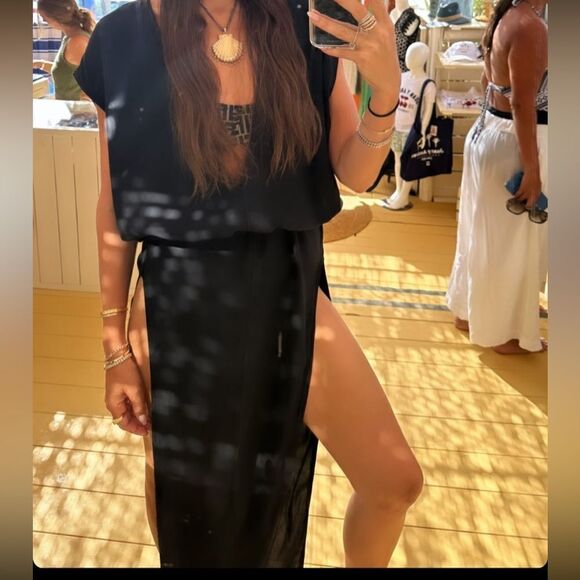 Black swimsuit coverup - Picture 2 of 4